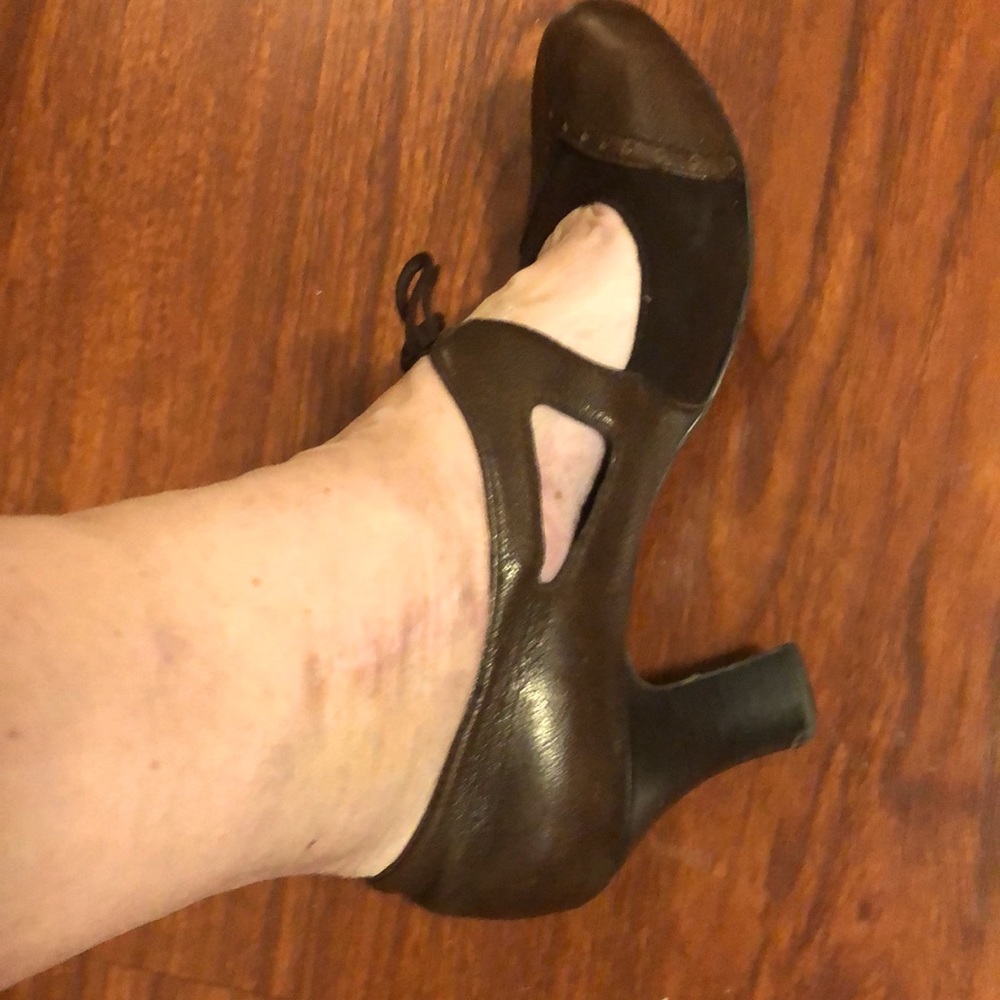 Perfect vintage heels 9 Vintage Naturalizer suede/leather combo w/elastic gusset